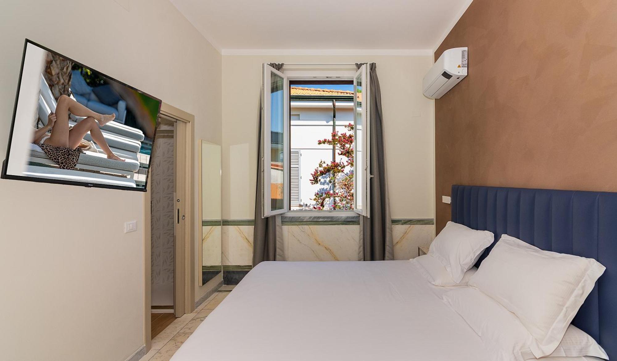 Hotel Eura マリーナ・ディ・マッサ エクステリア 写真