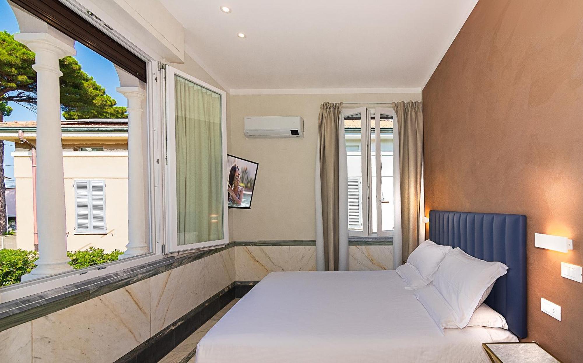 Hotel Eura マリーナ・ディ・マッサ エクステリア 写真