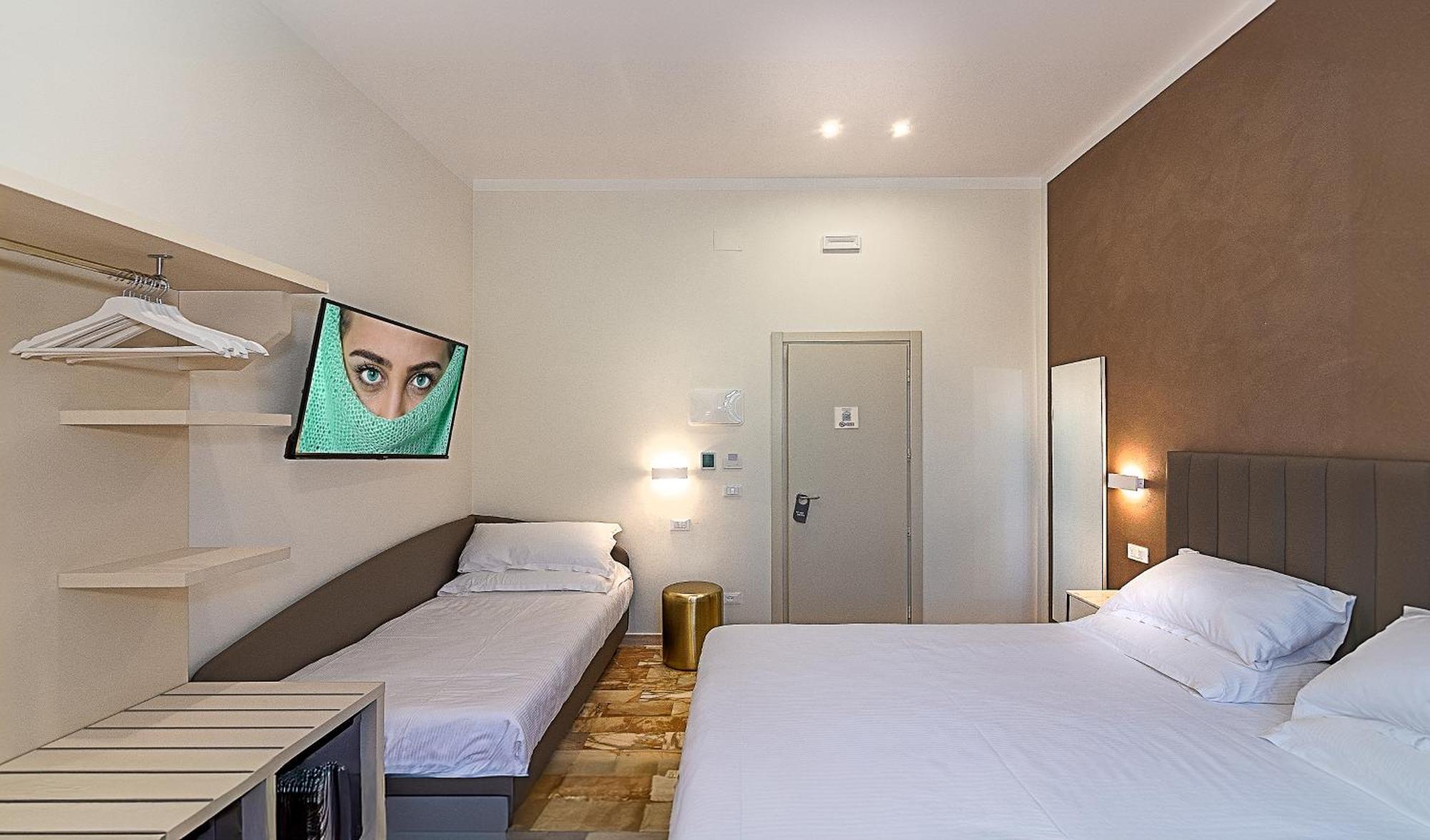 Hotel Eura マリーナ・ディ・マッサ エクステリア 写真